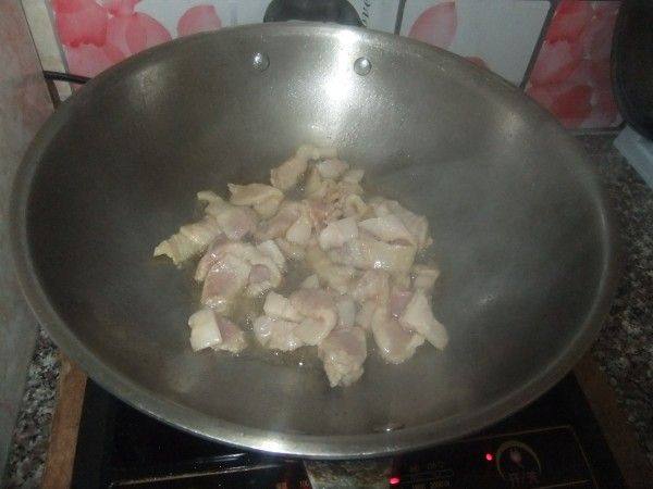 洋葱香菇炒肉片步骤5