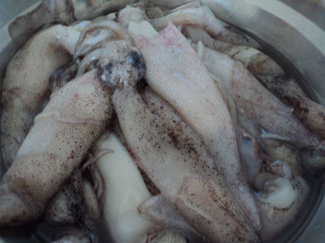 茼蒿笔管鱼步骤1
