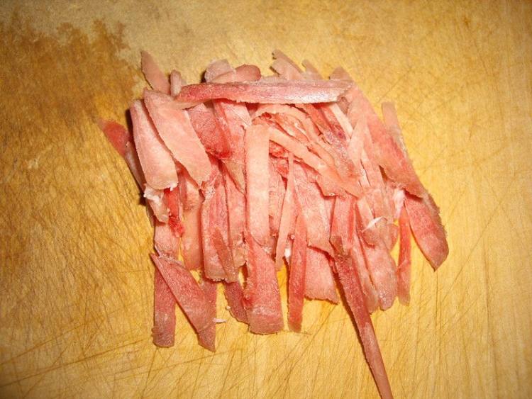 花生仁炒芹菜步骤3