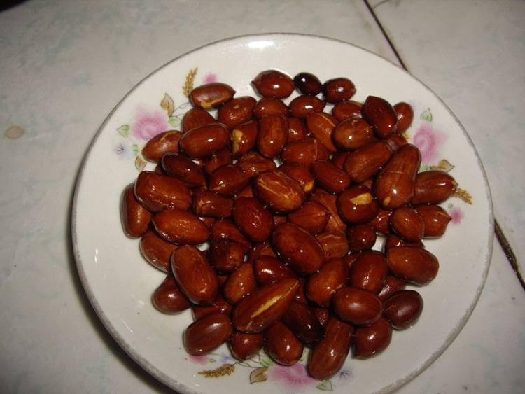 花生仁炒芹菜步骤6