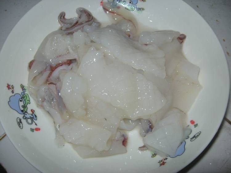 芹菜鱿鱼步骤1