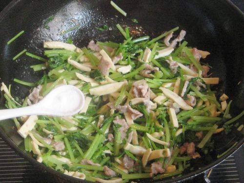 肉丝茶干炒芹菜步骤8