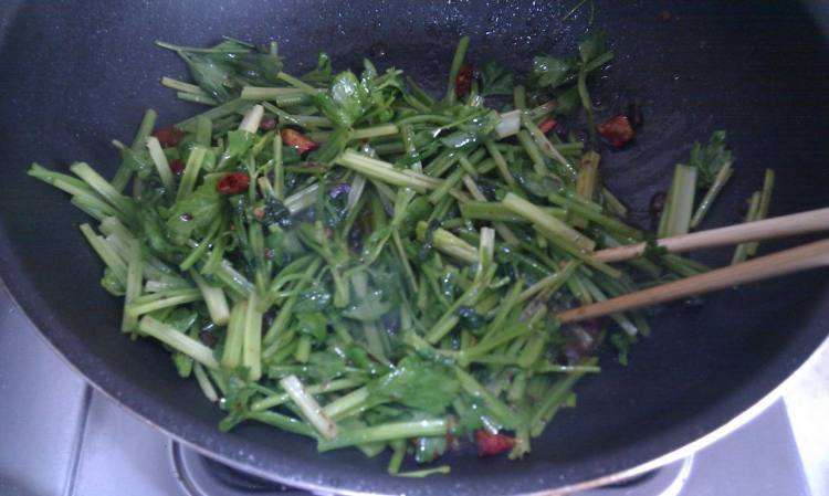 豆豉芹菜步骤4