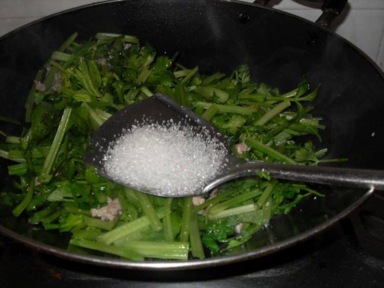 芹菜炒肉糜步骤5