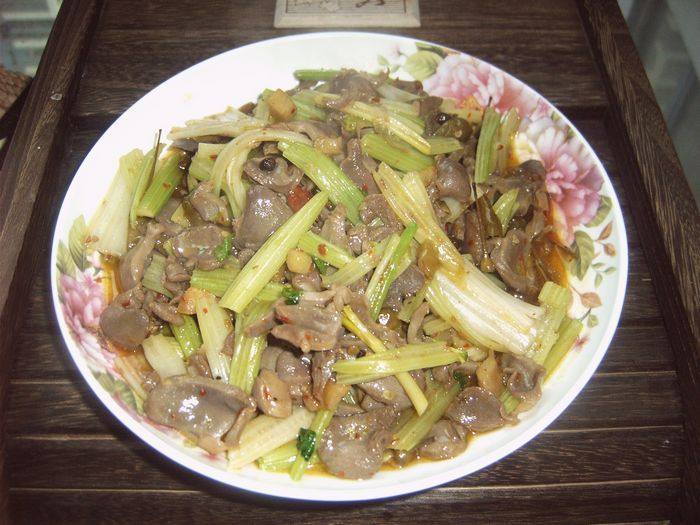 芹菜炒鸡珍步骤6