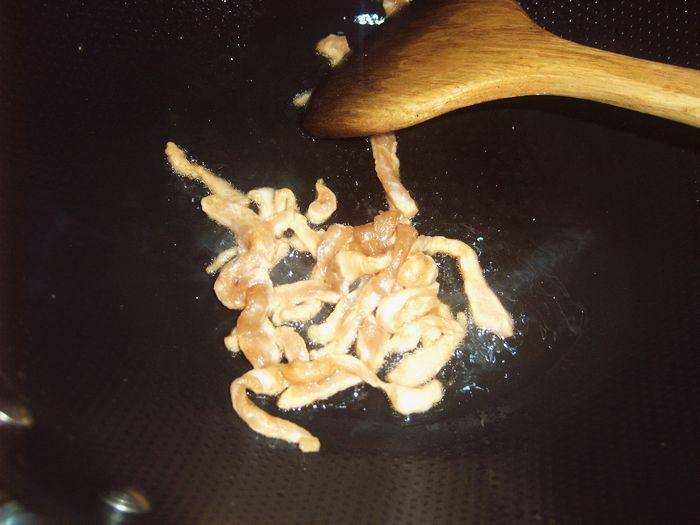 腐竹芹菜炒肉丝步骤2