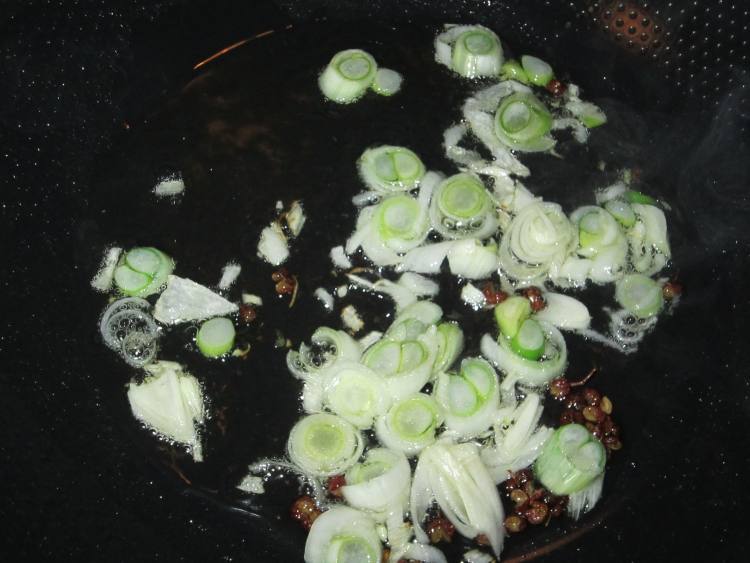 爆炒青芹步骤2