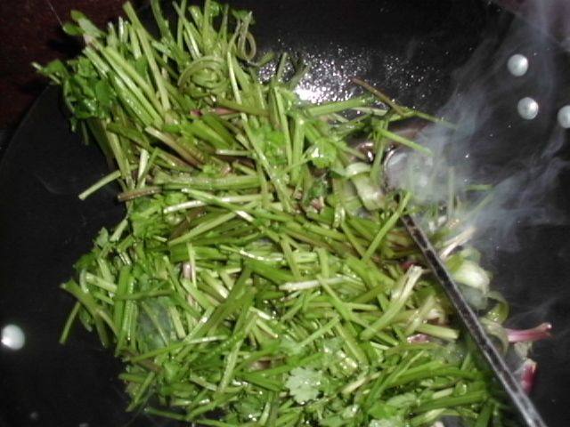 鱿鱼抱香芹步骤4