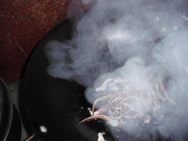 鱿鱼抱香芹步骤3