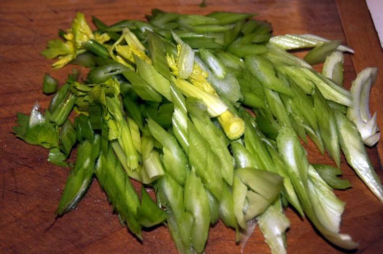 生拌芹菜步骤2