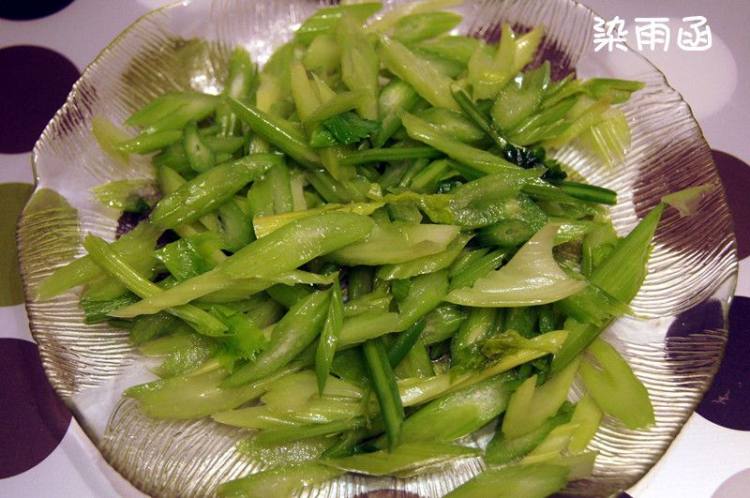 生拌芹菜步骤4