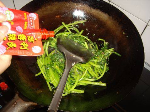 蒜蓉辣酱炒茼蒿步骤6