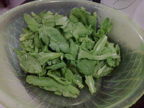 鸡蛋紫菜茼蒿汤步骤2