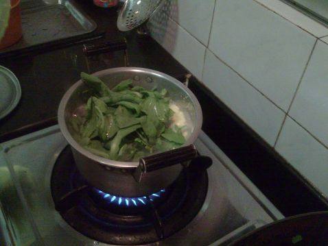 鸡蛋紫菜茼蒿汤步骤6