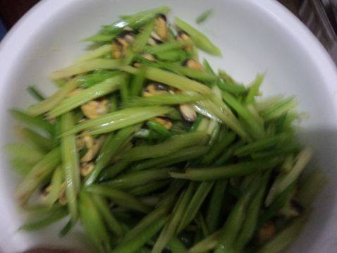 芹菜拌海虹肉步骤5
