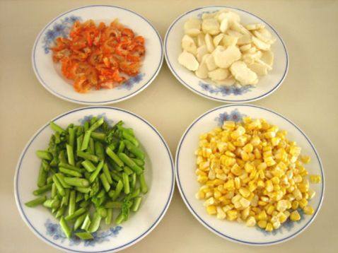 虾仁玉米炒芦笋步骤1