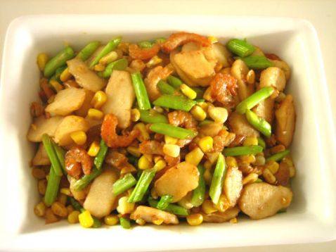 虾仁玉米炒芦笋步骤4