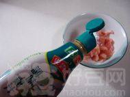 洋葱炒鸡肉步骤2