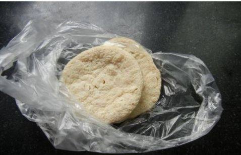 脆皮豆腐炒芹菜步骤2