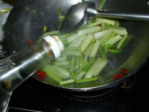辣炒芹菜步骤4