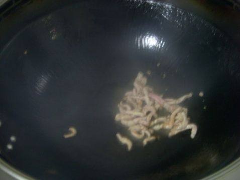 肉丝炒芹菜步骤3