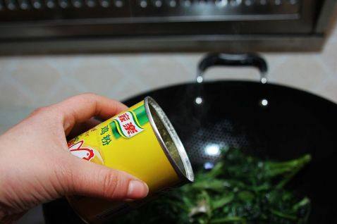清炒茼蒿菜步骤4