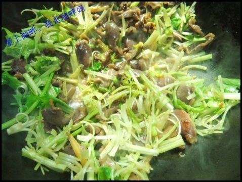 芹菜炒鸭肾步骤6