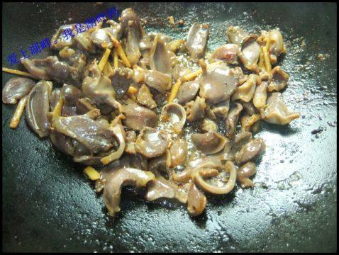 芹菜炒鸭肾步骤5
