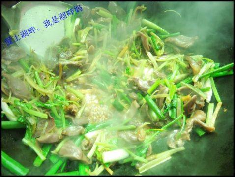 芹菜炒鸭肾步骤7