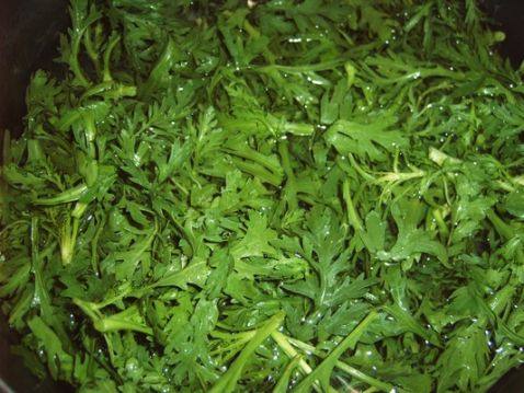 凉拌茼蒿菜步骤2
