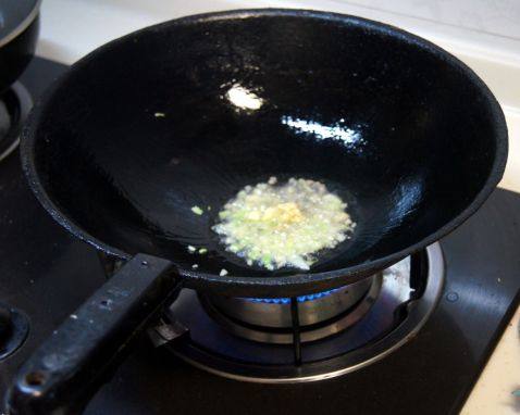 豆皮炝芹菜步骤3