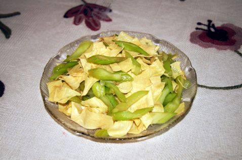 豆皮炝芹菜步骤7