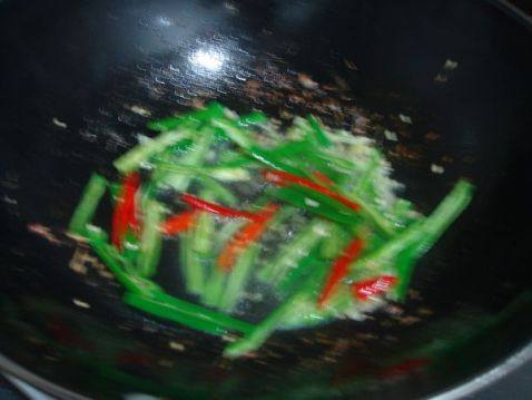 洋葱炒鱿鱼丝步骤5