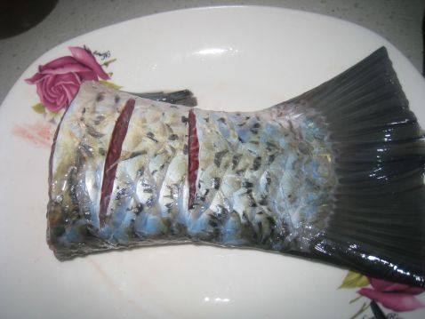 鲜蔬焗鱼尾步骤1