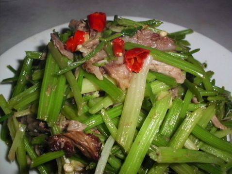 小炒芹菜步骤5