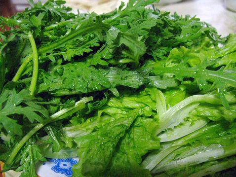 茼蒿炒乌鱼花步骤2