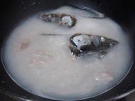 茼蒿鱼头汤步骤8