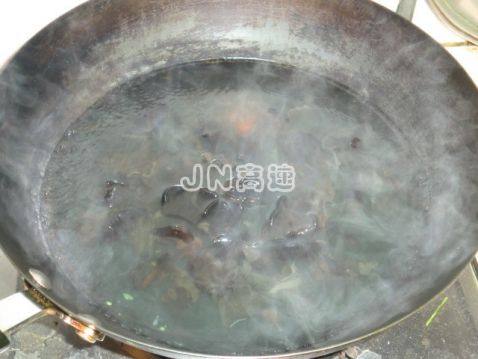 双仁秋耳拌西芹步骤10