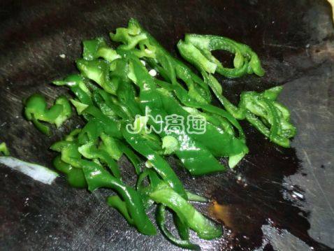 双仁秋耳拌西芹步骤14
