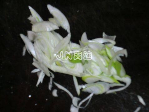 双仁秋耳拌西芹步骤13
