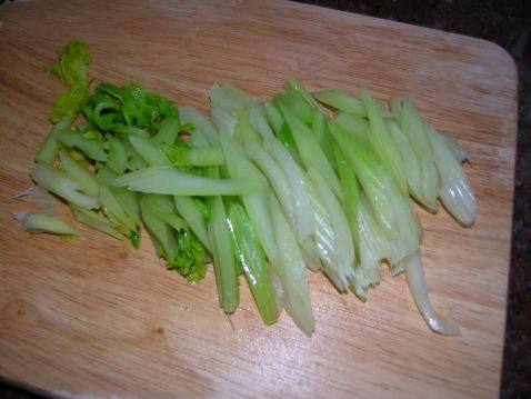 西芹拌豆干步骤2