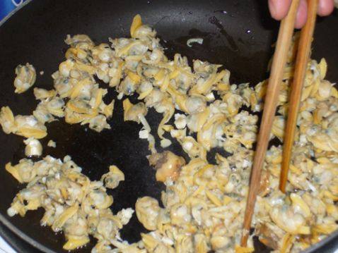 贝肉炒芹菜粒步骤4