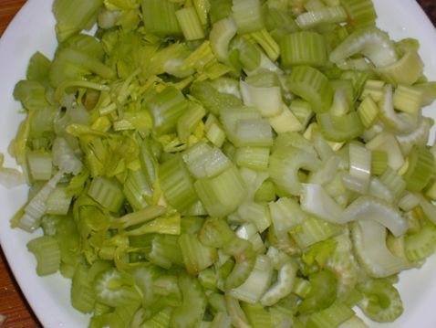贝肉炒芹菜粒步骤2