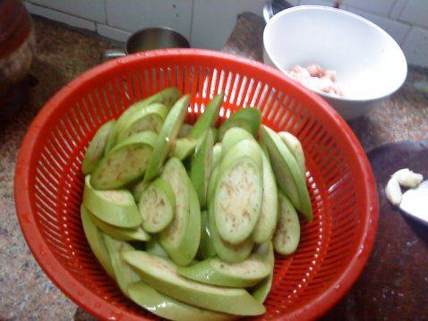 肉丝茄子步骤1