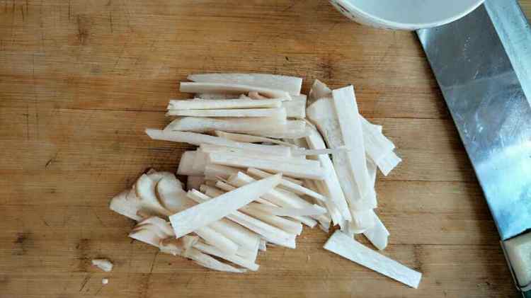 青椒杏鲍菇炒肉步骤4