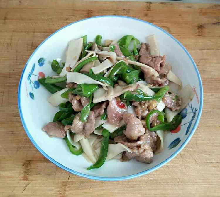 青椒杏鲍菇炒肉步骤11