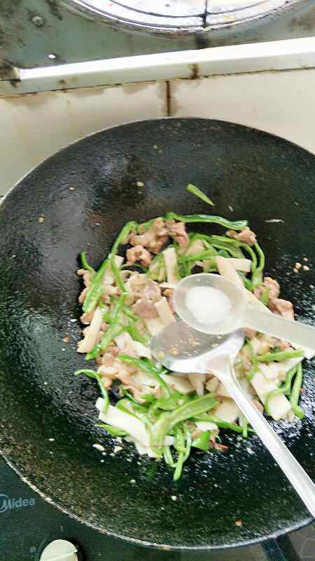 青椒杏鲍菇炒肉步骤10