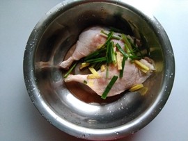 酱鸭腿#本味家乡菜#步骤2
