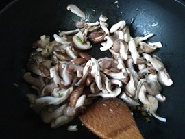 菌菇烧豆腐#本味家乡步骤5