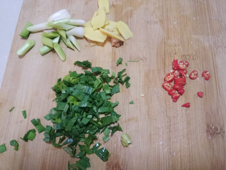 鱼头煮豆腐步骤2